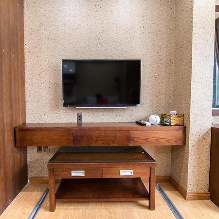Reddoorz Plus @ Nguyen Trai Street ホーチミン市 エクステリア 写真