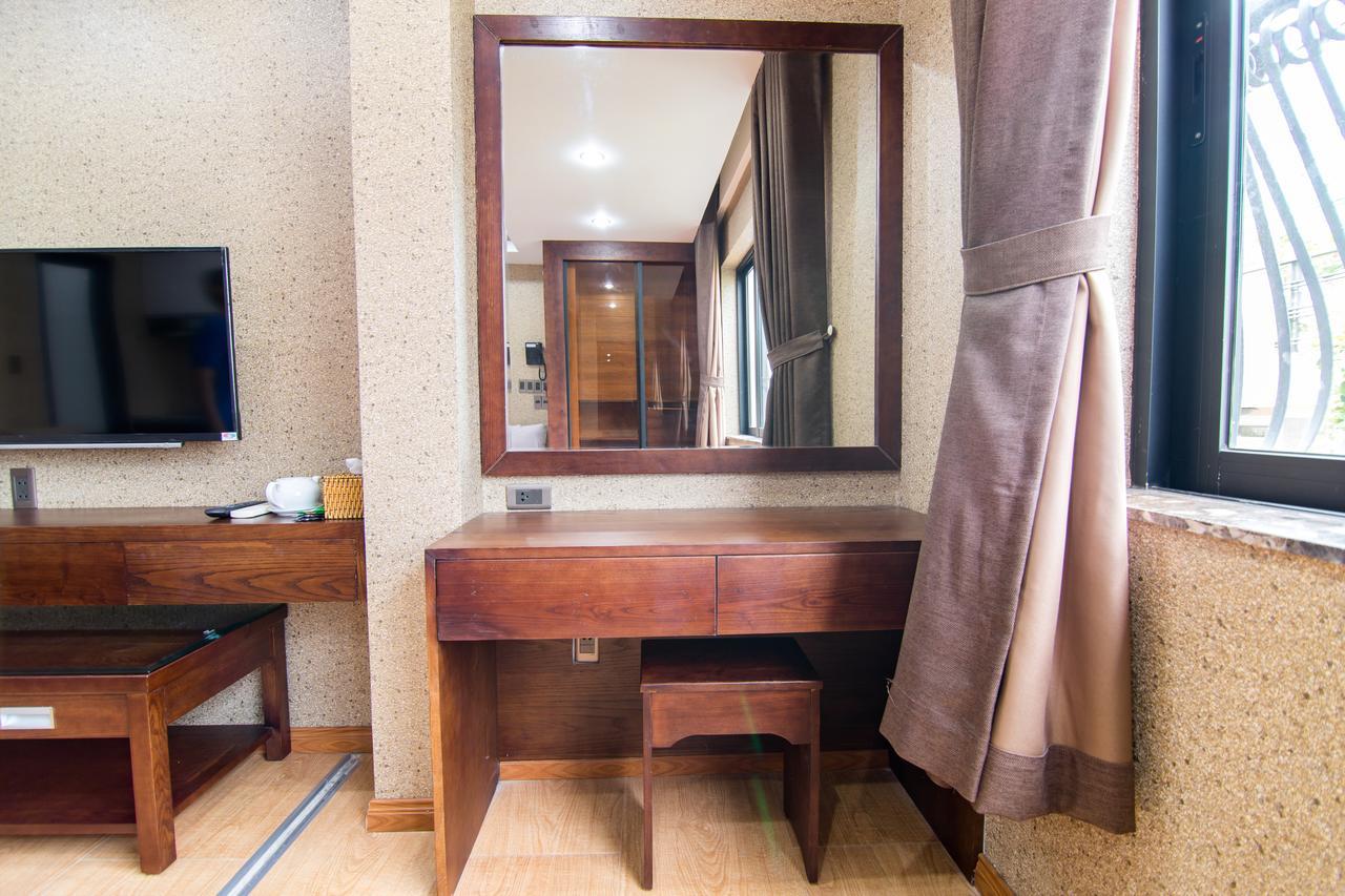 Reddoorz Plus @ Nguyen Trai Street ホーチミン市 エクステリア 写真