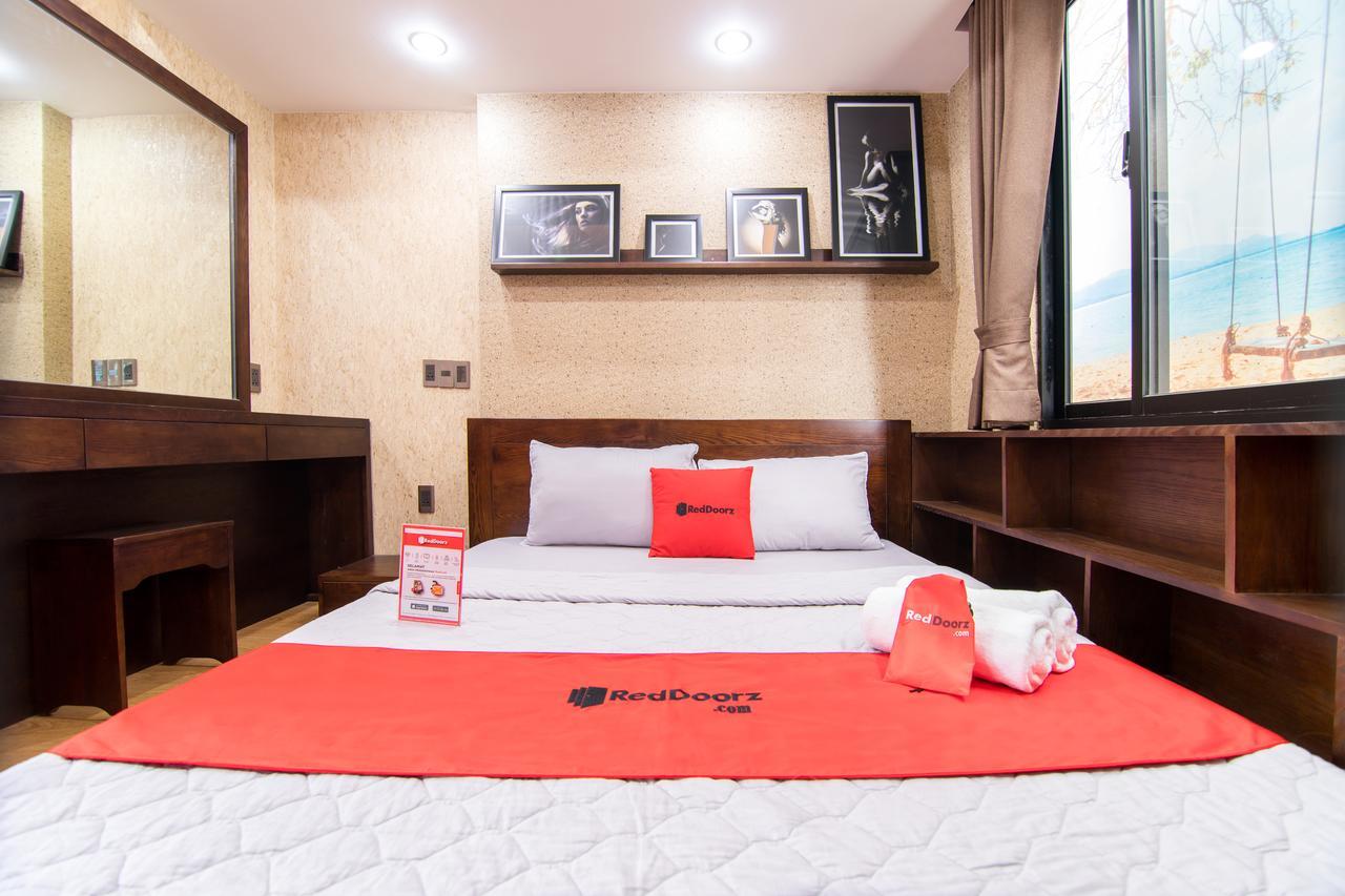 Reddoorz Plus @ Nguyen Trai Street ホーチミン市 エクステリア 写真