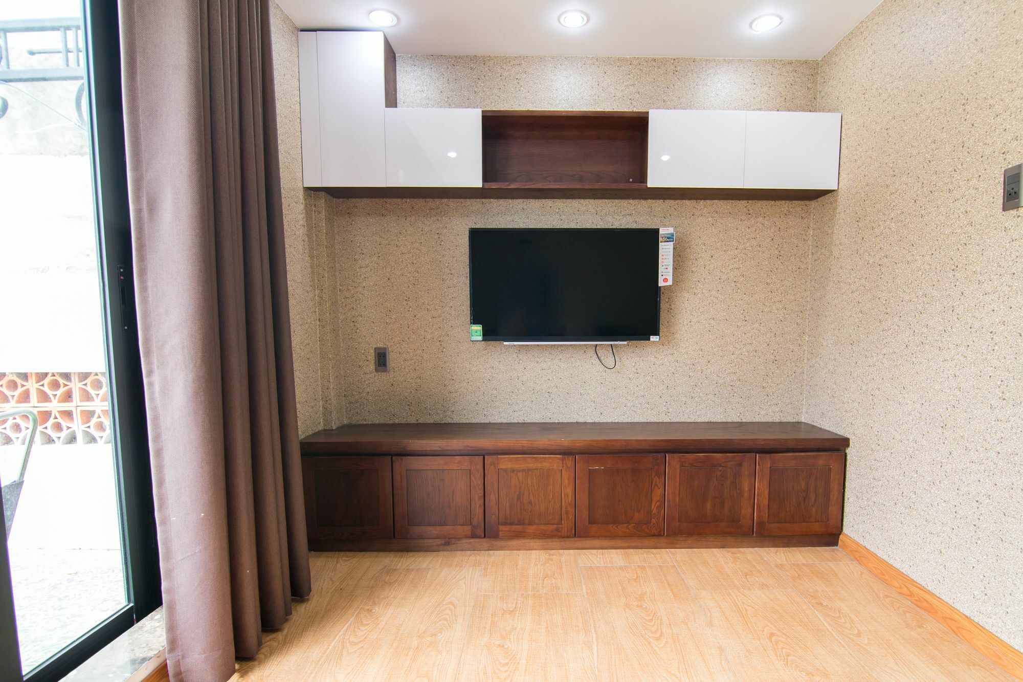 Reddoorz Plus @ Nguyen Trai Street ホーチミン市 エクステリア 写真