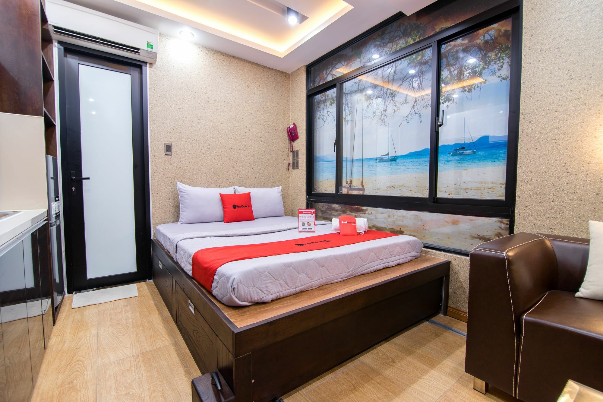 Reddoorz Plus @ Nguyen Trai Street ホーチミン市 エクステリア 写真